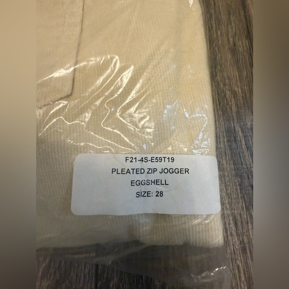 Sundry Women’s Pleated Zip Jogger Size 28 Eggshell - Picture 4 of 6